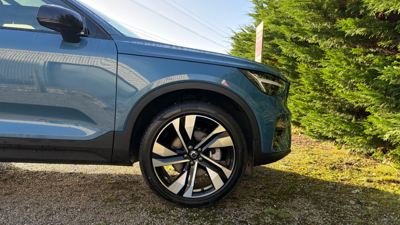 Volvo XC40 2.0 B4P Ultra Dark 5dr Auto Petrol Estate